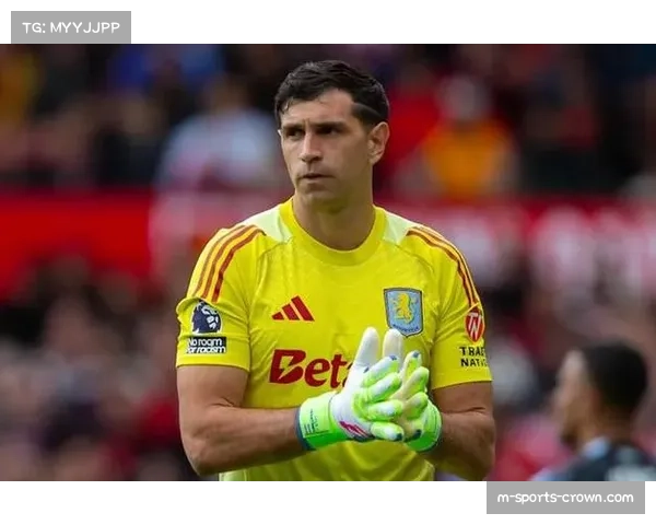 马丁内斯多次神扑难阻败局 维拉门将面对曼联攻势独木难支